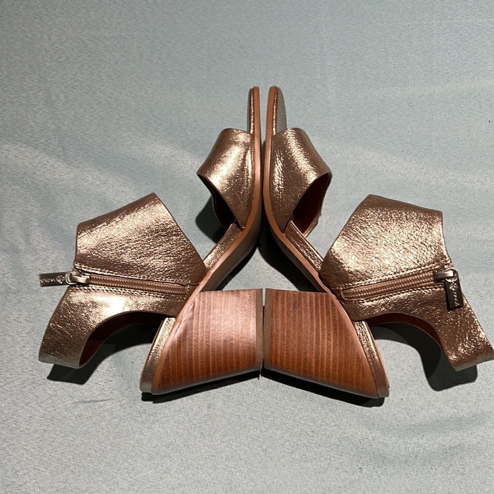 Isola Satin Gold Ravenna Sandal Size 8 B47 - Picture 9 of 9